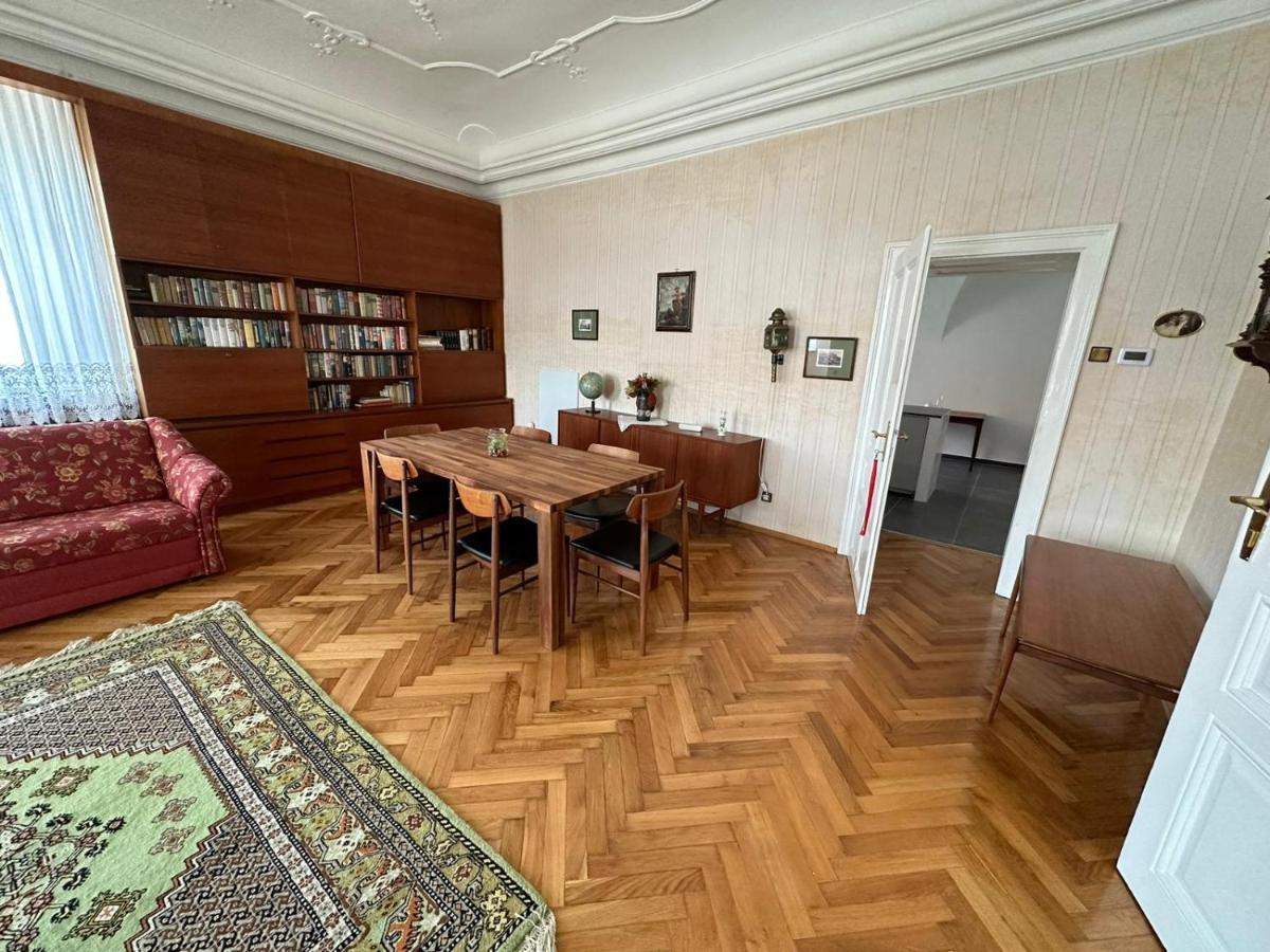 Central Plaza Great Apartment 4 Bedroom 3 Bathroom Bruckneudorf Exterior foto