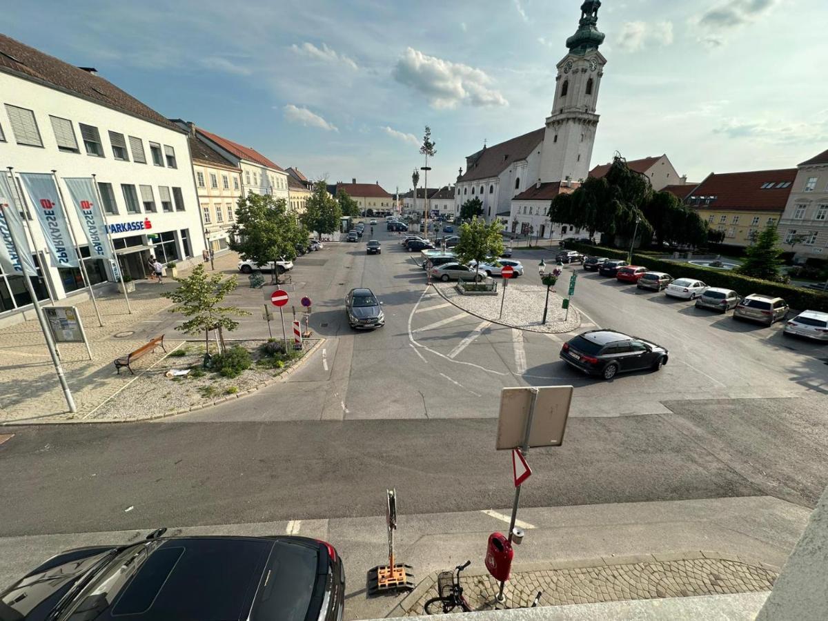 Central Plaza Great Apartment 4 Bedroom 3 Bathroom Bruckneudorf Exterior foto